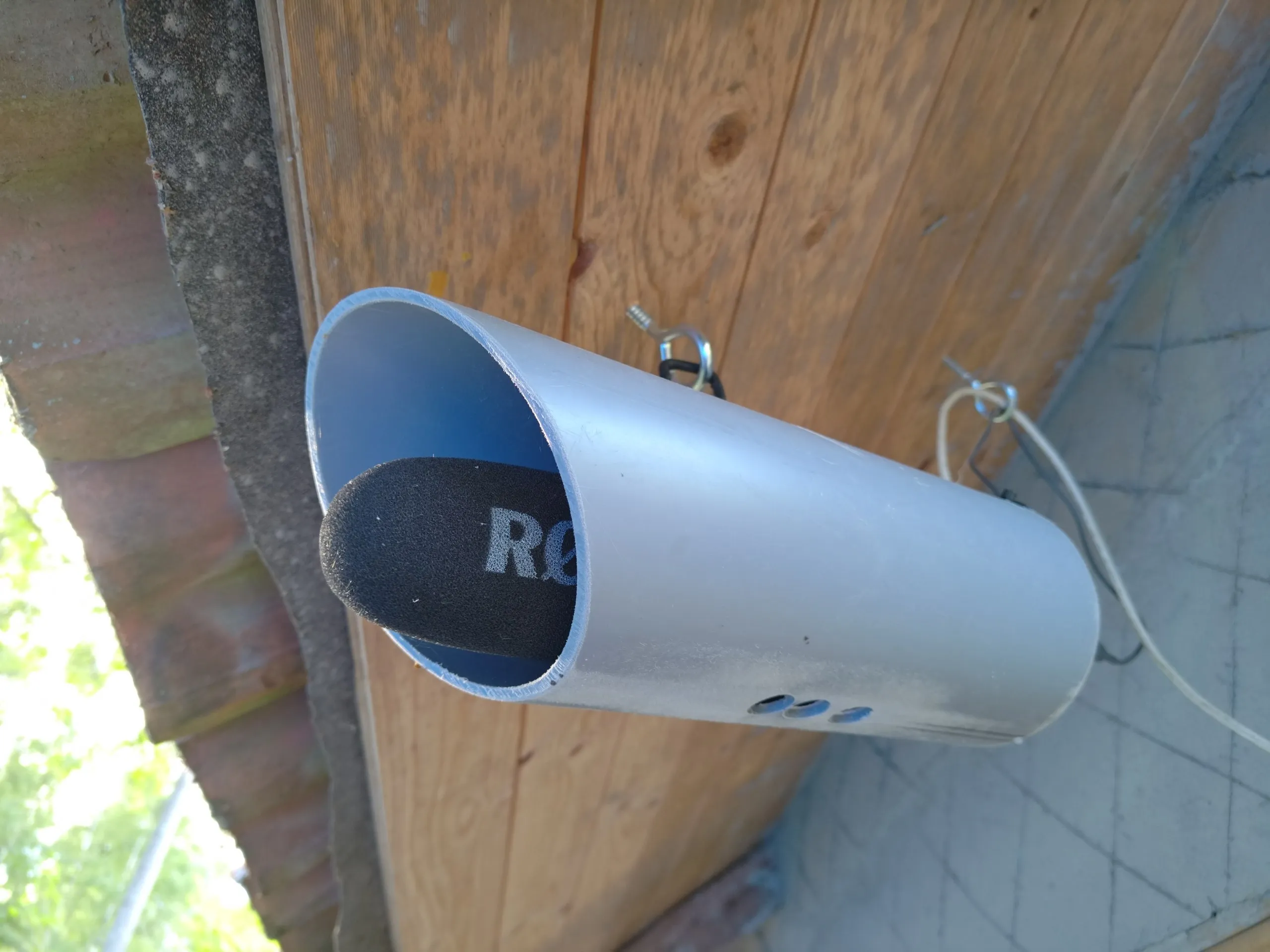 Microphone hanging